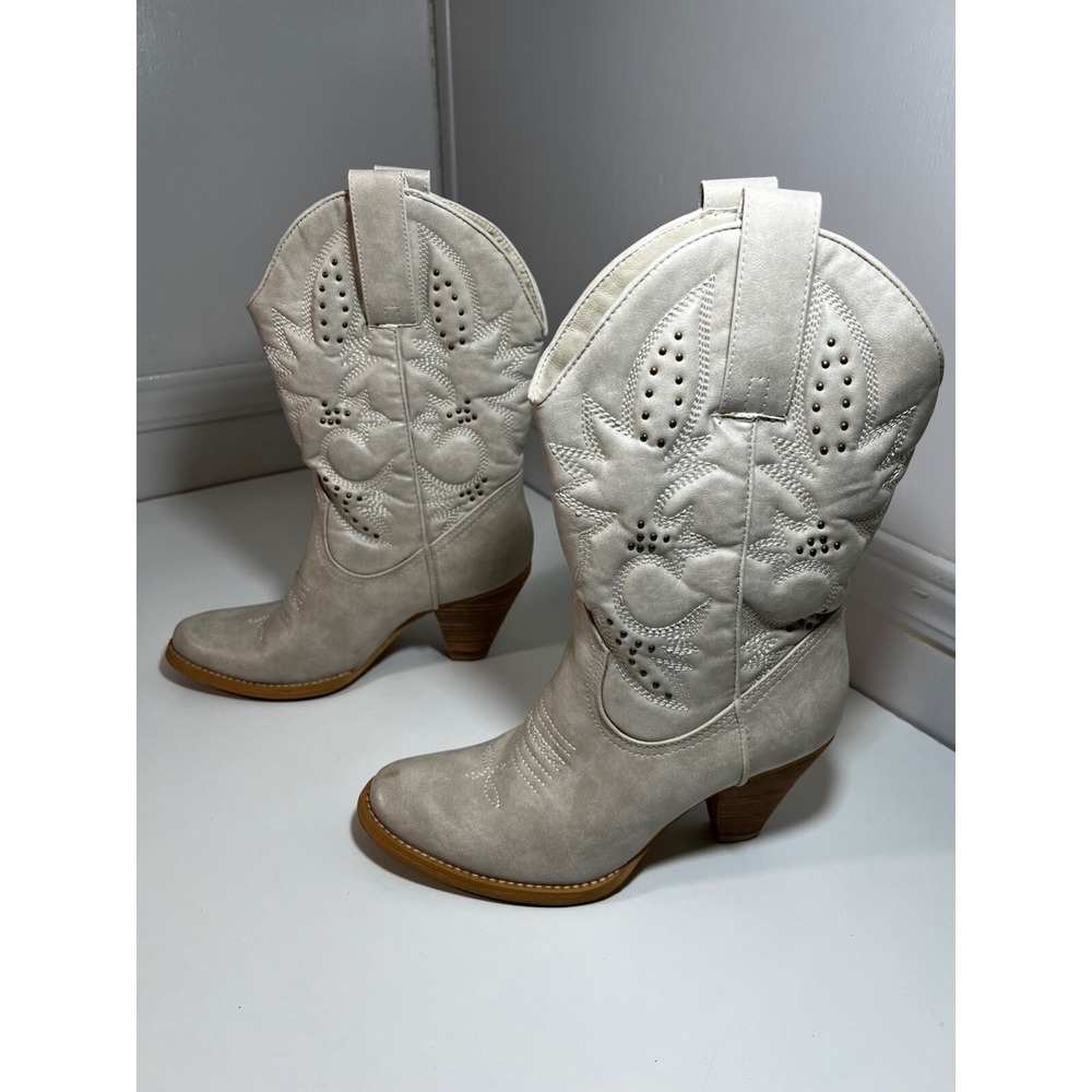 Womens Very Volatile-Denver Off White Size 8.5 Boots Approx. 3" Block Heel